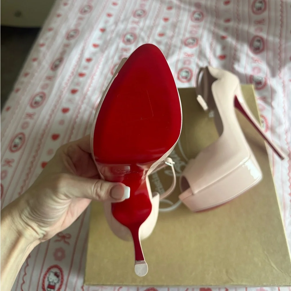 Louboutin round chic alta 150 size 39
